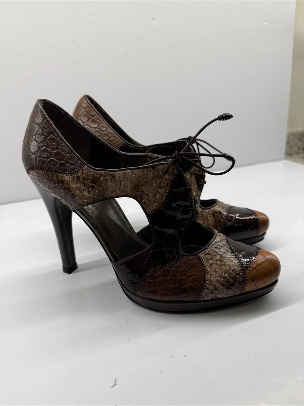 Stuart Weitzman Multi-Tone Brown Lace-Up Pointed Pumps - Picture 2 of 7